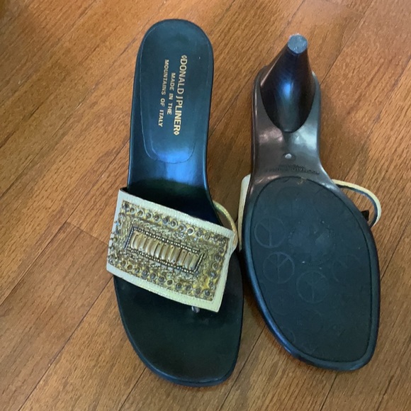 Donald Pliner slides - Picture 2 of 4